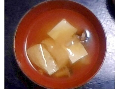 しめじ・絹ごし豆腐・油揚げの味噌汁